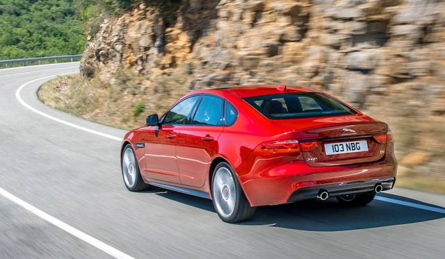 最高出力380ps、最大トルク450Nmを発揮する3.0リッターV6スーパーチャージド エンジン搭載のXF S