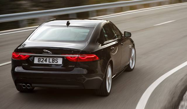 XF Rスポーツには、最高出力340ps、最大トルク450Nmを発揮する3.0V6スーパーチャージドを搭載