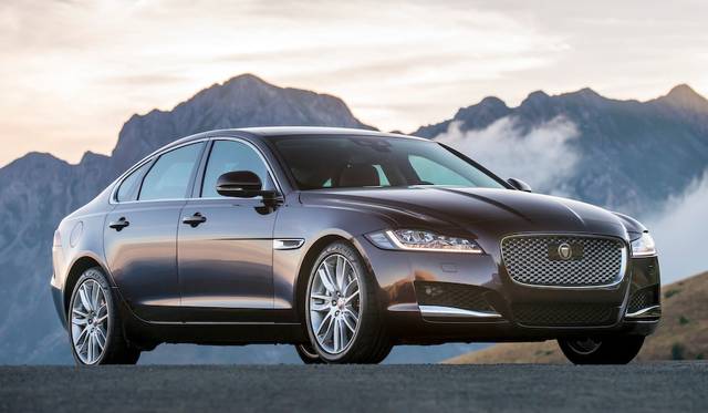 XF ポートフォリオは、XF Rスポーツとおなじく、最高出力340ps、最大トルク450Nmを発揮する3.0V6スーパーチャージドを搭載