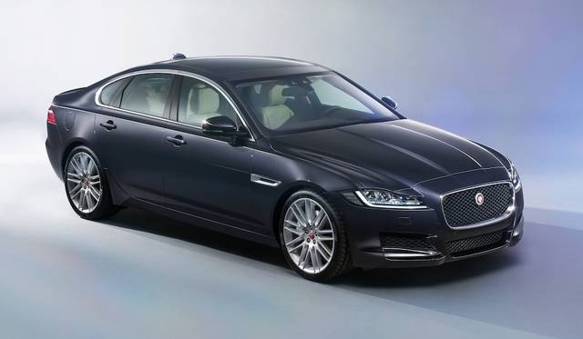 XF ポートフォリオは、XF Rスポーツとおなじく、最高出力340ps、最大トルク450Nmを発揮する3.0V6スーパーチャージドを搭載