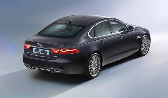 XF ポートフォリオは、XF Rスポーツとおなじく、最高出力340ps、最大トルク450Nmを発揮する3.0V6スーパーチャージドを搭載