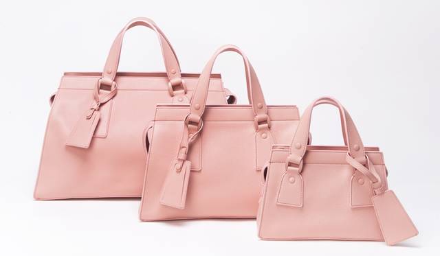 日本先行発売あたらしいバッグライン「LE SAC 11」<br />左より：33万4800［W46×HD29×20cm］、29万1600円［W35×H21×D16cm］、25万9200円［W25×H16×D13cm］