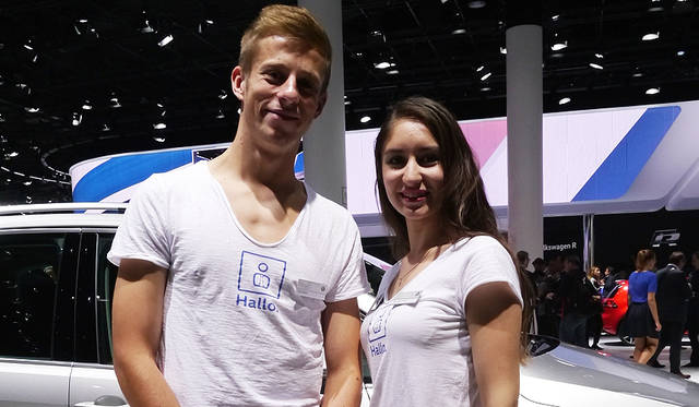 洗いざらし（に見える）Tシャツで若々しさを演出するのがフォルクスワーゲン。