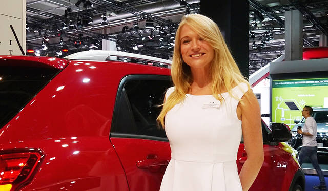 サンヨンのコンパニオンのように洗いざらしのコットンワンピース系が多かった。