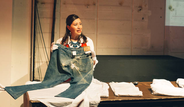 「LOT 700」のローンチパーティでのひとコマ。リーバイ・ストラウス＆カンパニー ヒストリアンのトレイシー・パネクさんが、デニムの歴史について語った。