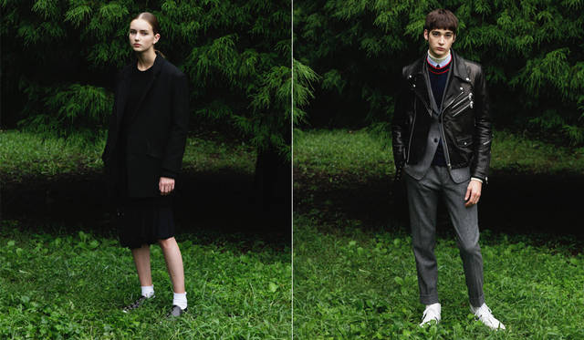 ＜写真左＞ざっくりとしたウール素材のジャケットはオーバーサイズのデザインに。インナーはボンテージを想起させるエラスティックベルトが随所にデザインされた、レーヨン素材のワンピース。「コクーンシルエットのジャケットが今の気分に合っています。ローポジションにアクセントが来るよう、ワンピースを中心として黒のレイヤードスタイルにしています。（丸山氏）。</br>ジャケット12万6360円、ワンピース5万8320円、スカート4万5360円、ニット3万7800円、スニーカー5万9400円、ソックス＜スタイリスト私物＞（すべてディーゼル ブラック ゴールド）</br>＜写真右＞スリムなセットアップの上にゴートレザーのライダースをレイヤード。英国生まれのヘリンボーン素材に黒レザーという組み合わせが斬新。「東京特有だと思っていたレイヤードの手法が、海外ブランドのショーでも数多く取り上げられています。ライダースをセットアップの上に重ねたこちらは、まさにその代表例」（丸山氏）。</br>レザージャケット19万9800円 ※左胸のジップデザインは仕様変更予定、ジャケット10万5840円、パンツ5万760円、シャツ3万8880円、クルーネックニット3万7800円、タイ1万9800円、タートルネック＜スタイリスト私物＞（すべてディーゼル ブラック ゴールド）