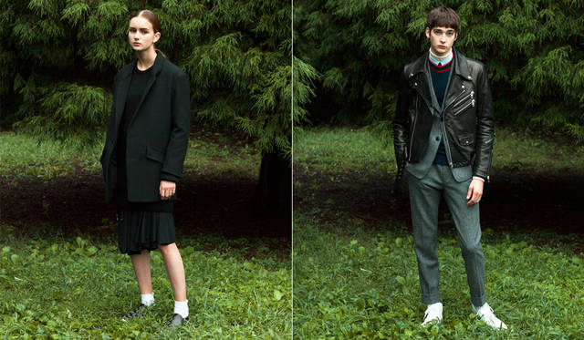 ＜写真左＞ざっくりとしたヴァージンウールのジャケットはビッグシルエットのデザインに。インナーはミリタリーのムードを感じるベルトのディテールが随所にデザインされた、プリーツドレス。「コクーンシルエットのジャケットが今の気分に合っています。ローポジションにアクセントが来るよう、ワンピースを中心として黒のレイヤードスタイルにしています。（丸山氏）。</br> ジャケット12万6360円、ドレス15万9840円、ニット参考商品、スニーカー5万9400円、ソックス＜スタイリスト私物＞（すべてディーゼル ブラック ゴールド）</br> ＜写真右＞スリムなセットアップの上にゴートレザーのライダースをレイヤード。英国生まれのヘリンボーン素材に黒レザーという組み合わせが斬新。「東京特有だと思っていたレイヤードの手法が、海外ブランドのショーでも数多く取り上げられています。ライダースをセットアップの上に重ねたこちらは、まさにその代表例」（丸山氏）。</br> レザージャケット19万9800円 ※左胸のジップデザインは仕様変更予定、ジャケット10万5840円、パンツ5万760円、シャツ3万8880円、クルーネックニット3万7800円、タイ2万1384円、タートルネック＜スタイリスト私物＞（すべてディーゼル ブラック ゴールド）