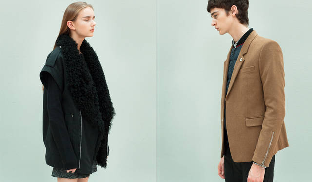 ＜写真左＞ビッグシルエットのノースリーブジャケットは、取り外し可能なラムレザーのライニングが付属。フライトジャケットの袖をカットアウトしたデザインで、大きく開いたアームホールとエポーレットのデザインが特徴。インナーはチェックツイードのミニドレス。「エッジの効いた80年代的なエッセンスをより着こなしやすくするためにも、メンズの黒いニットを組み合わせてジェンダーレスな方向性でスタイリングしました」（丸山氏）。</br>ジャケット23万6520円、ドレス12万6360円、ニット4万3200円※メンズ展開商品（すべてディーゼル ブラック ゴールド）</br>＜写真右＞英国的なウールヘリンボーン生地をたっぷり使った変形モッズパーカは、大型のフードがアクセントに。キャメル色の比翼仕立てのジャケットの下には、スポーティなブルゾンを合わせた。「ブルゾンをインナーダウンとして使ったレイヤードは、伝統的な英国的アイテムとストリート感のあるアイテムの融合を表現しました。厳しい寒さにも対応する、理に適ったレイヤードでもあります」（丸山氏）。</br>ジャケット14万400円、ブルゾン8万4240円、シャツ3万4560円、パンツ4万5360円（すべてディーゼル ブラック ゴールド）