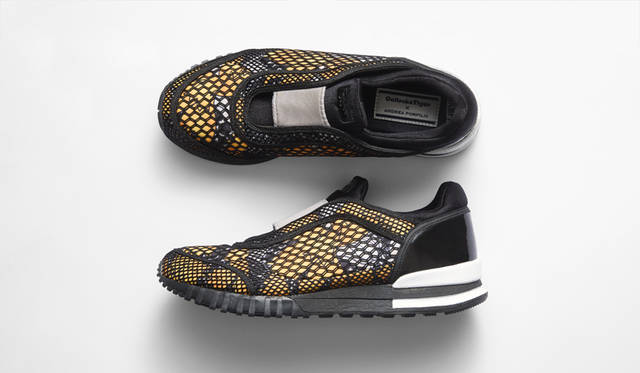 25-OPENERS0910_1804 定番モデルの『COLORADO EIGHTY-FIVE』から派生したモデル。前足部のソールの巻上げやラギットな意匠は継承しつつ、アッパーをミニマルに表現しベロとアッパーが一体化されたモノソックを採用。異なるエアメッシュの組み合わせによってカラーに変化をつけている。1万3000円※税抜価格