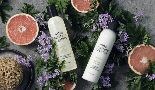 <strong>john masters organics｜ジョンマスターオーガニック</strong><br />フレッシュでみずみずしいゼラニウム＆グレープフルーツ。左／G&Gボディウォッシュ 2981円（236ml）、右／G&Gボディミルク 3434円（236ml）