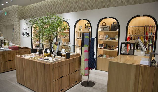 <strong>rooms｜ルームス</strong><br />渋谷ヒカリエ ShinQs 2階「rooms Ji-Ba（ルームス ジーバ）」　