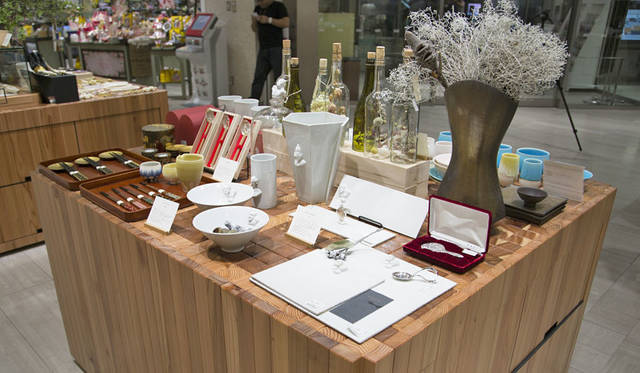 <strong>rooms｜ルームス</strong><br />渋谷ヒカリエ ShinQs 2階「rooms Ji-Ba（ルームス ジーバ）」　