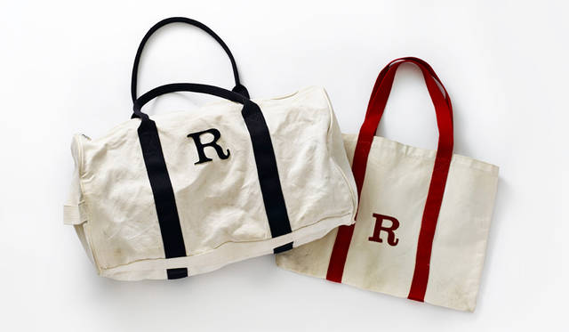 入荷するごとに完売する「テニス」の爆発的なヒットを受けて制作された“R”モチーフのキャンバスバッグ。当時はコピー品に加え、“R”を他のアファベットに変えたものが日本全国に出回っていたというから、いかに熱狂的なブームであったかが分かる。