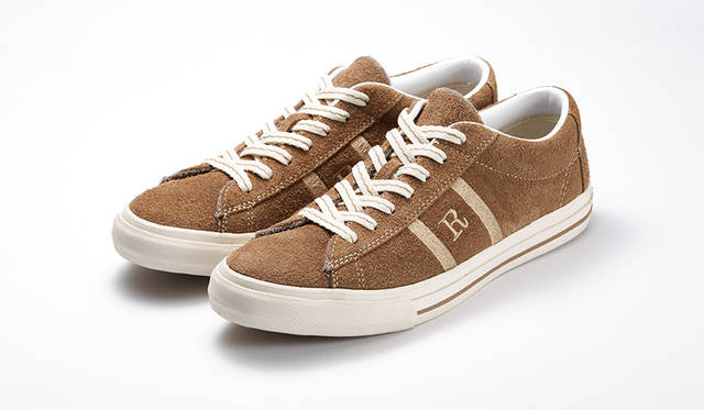 1976年のオリジナルモデルと同じダイレクトヴァルカナイズ製法を用い、現代風にリモデルされた「61JR」。スマートな木型に合わせて制作されたEVAカップインソールを採用し、履き心地も抜群だ。発色の美しいブラウンスエードは装いのアクセントに。1万2960円