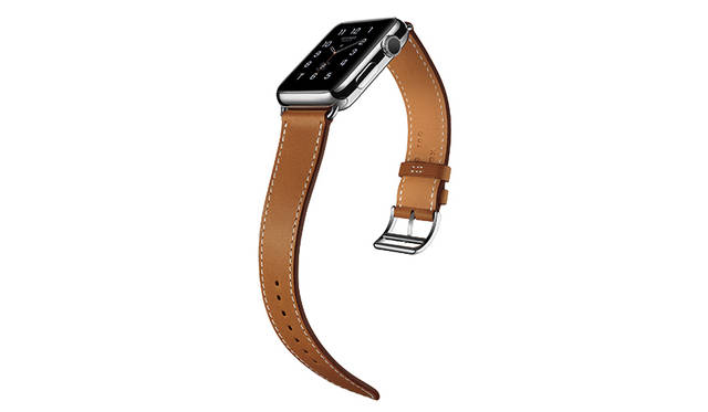 <strong>シンプルトゥール</strong><br />ケース｜ステンレススチール<br />直径｜38mmまたは42mm<br />ムーブメント｜クォーツ<br />機能｜心拍センサー、加速度センサー、ジャイロスコープなど<br />ストラップ｜フォーヴ色のヴォー・バレニア、黒のボックスカーフ、カピュシーヌ色のヴォー・スウィフト（38mm）、フォーヴ色のヴォー・バレニア、黒のボックスカーフ（42mm）<br />防水｜IPX7<br />バッテリー｜最大18時間<br />価格｜14万9040円〜