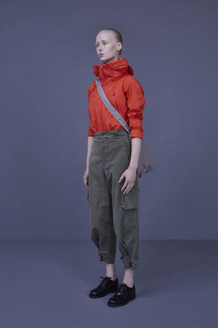 <strong>DESCENTE｜デサント</strong><br />「DESCENTE BLANC（デサント ブラン）」新ライン「DESCENTE PAUSE（デサント ポーズ）」 2015-16年秋冬コレクション