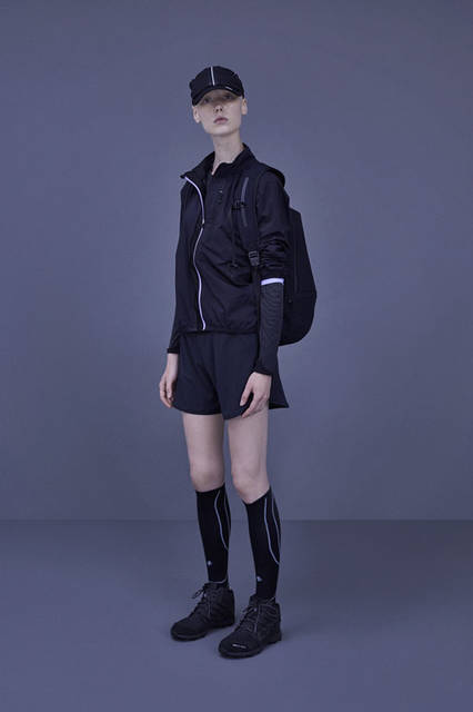 <strong>DESCENTE｜デサント</strong><br />「DESCENTE BLANC（デサント ブラン）」新ライン「DESCENTE PAUSE（デサント ポーズ）」 2015-16年秋冬コレクション