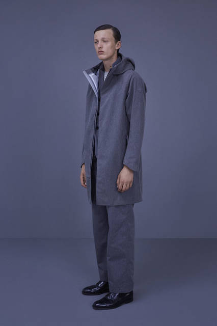 <strong>DESCENTE｜デサント</strong><br />「DESCENTE BLANC（デサント ブラン）」新ライン「DESCENTE PAUSE（デサント ポーズ）」 2015-16年秋冬コレクション