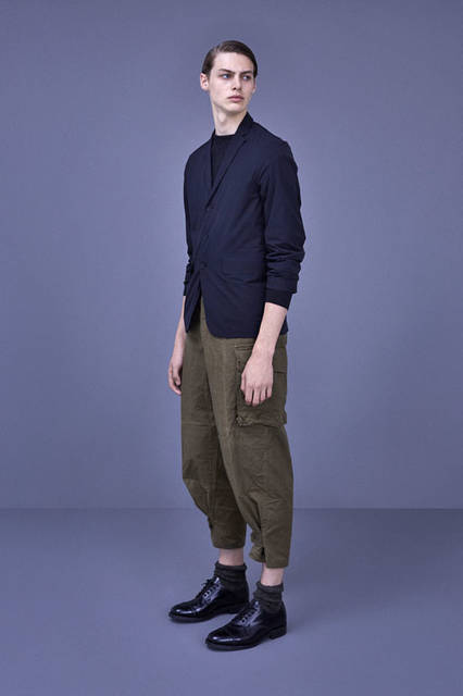 <strong>DESCENTE｜デサント</strong><br />「DESCENTE BLANC（デサント ブラン）」新ライン「DESCENTE PAUSE（デサント ポーズ）」 2015-16年秋冬コレクション