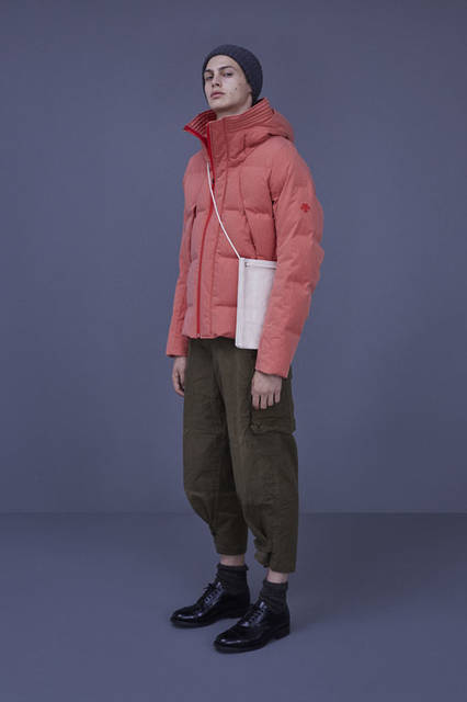 <strong>DESCENTE｜デサント</strong><br />「DESCENTE BLANC（デサント ブラン）」新ライン「DESCENTE PAUSE（デサント ポーズ）」 2015-16年秋冬コレクション