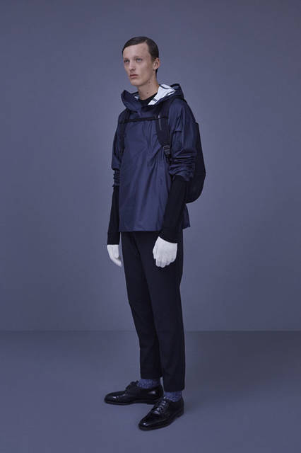 <strong>DESCENTE｜デサント</strong><br />「DESCENTE BLANC（デサント ブラン）」新ライン「DESCENTE PAUSE（デサント ポーズ）」 2015-16年秋冬コレクション