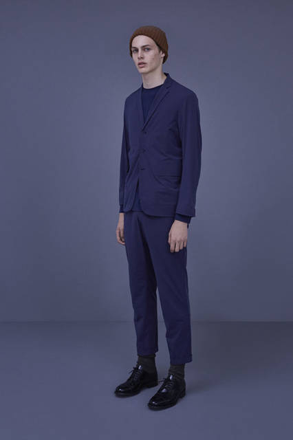 <strong>DESCENTE｜デサント</strong><br />「DESCENTE BLANC（デサント ブラン）」新ライン「DESCENTE PAUSE（デサント ポーズ）」 2015-16年秋冬コレクション