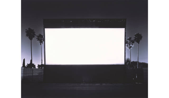 杉本博司「ローズクラン ドライブ インシアター、パラマウント」1993年／42×54cm／ゼラチンシルバープリント © Hiroshi Sugimoto / Deutsche Bank Collection