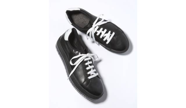 スニーカー「LENGLAS」 2万3760円　※世界先行発売