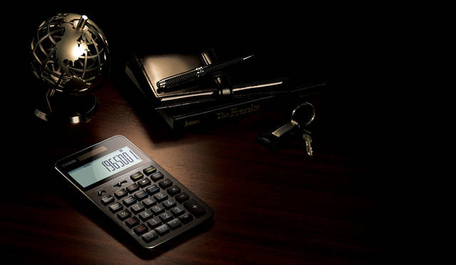 カシオの公式オンラインショッピングサイト「e-casio（イーカシオ）」での購入者を対象に、12月10日まで無料で名入れサービスを実施