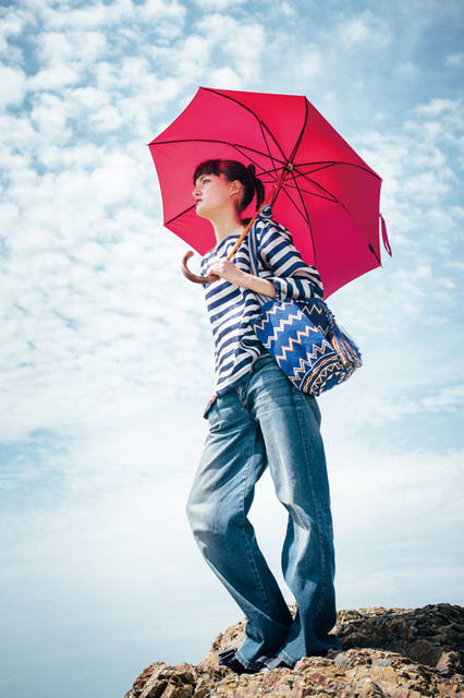 「ボンボンストアの傘 2015」　Photographer: Shinji Fukuba、Model: Sakura Hori、Hair&Makeup: Midori Fukuba、Styling: KO Keiko Okamoto