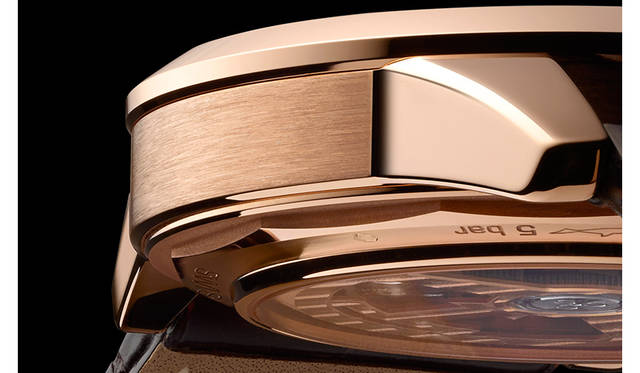 <strong>ジオフィジック・トゥルーセコンド</strong><br />ケース｜18Kピンクゴールド<br />直径｜39.6mm<br />厚さ｜11.7mm<br />ムーブメント｜自動巻き（Cal.770）<br />機能｜日付表示、秒針がステップ運針するトゥルーセコンド機構<br />ストラップ｜アリゲーター<br />防水｜5気圧<br />価格｜202万5000円（税抜）