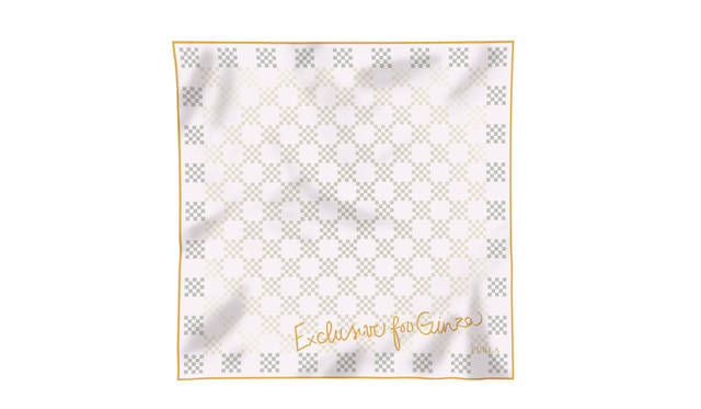 10月10日（土）から12日（月）までの三日間限定で、来店された方に先着でオリジナルシルクスカーフをプレゼント。