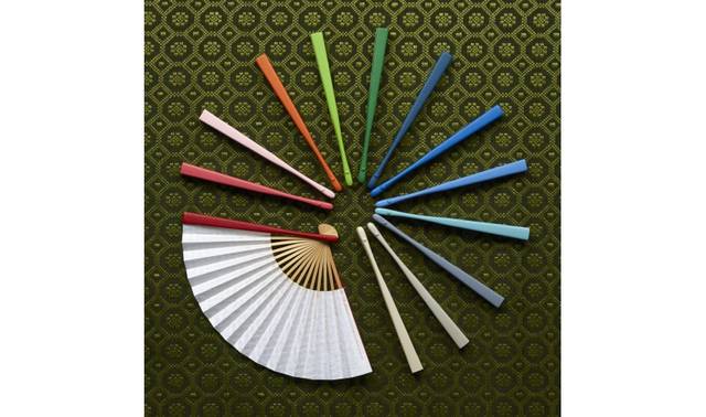 坂田文助商店との協働により生まれた扇子 Le Studio Rouchon © HERMÈS