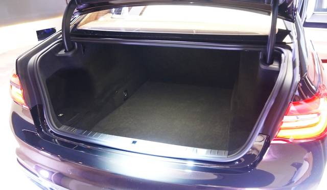 トランク容量は515リットル