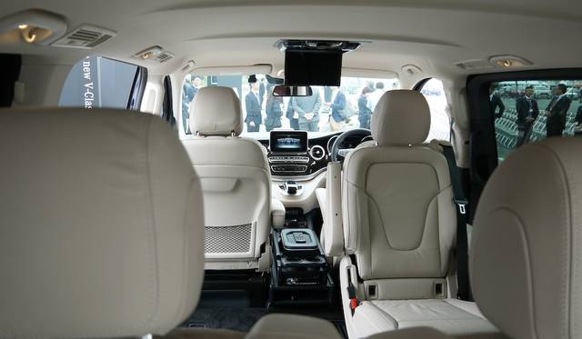 2列目を後ろ向きにしたシートアレンジ例