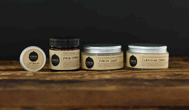 <strong>COCO ORGANICS｜ココオーガニック</strong><br />ココオーガニックのすべてのスキンケアアイテムは、主成分のココナッツオイル以外もすべて食用素材でつくられている