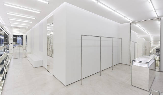 <strong>GIVENCHY｜ジバンシィ</strong><br />フラッグシップ「GIVENCHY SANT' ANDREA」