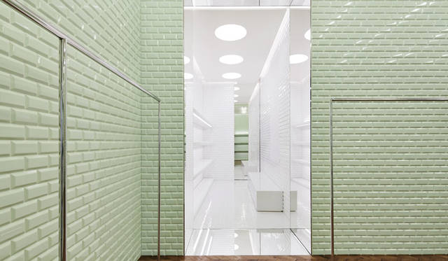 <strong>GIVENCHY｜ジバンシィ</strong><br />フラッグシップ「GIVENCHY SANT' ANDREA」