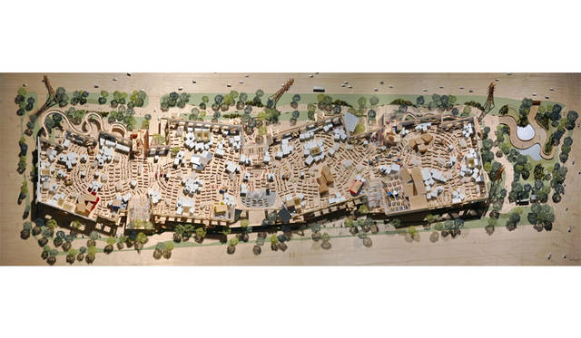 企画展「建築家 フランク・ゲーリー展 “I Have an Idea”」　「アイデアの進展」　Facebook本社（アメリカ・メンローパーク、2015）模型　Image Courtesy of Gehry Partners, LLP