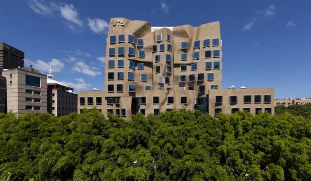 企画展「建築家 フランク・ゲーリー展 “I Have an Idea”」　「アイデアの進展」　UTSビジネススクール（オーストラリア・シドニー、2014）　Photo:Andrew Worssam