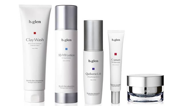 <strong>たるみ・ほうれい線ケア プログラム</strong><br />シャープな輪郭に導かれ、たるみの気にならない肌へ。クレイウォッシュ 150g / 10-YBローション 150mL / QuSomeリフト 60g / Cセラム 15mL  / QuSomeモイスチャーリッチクリーム 30g