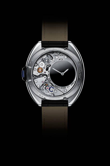 <strong>クレ ドゥ カルティエ ミステリアスアワー</strong><br />ケース｜950/1000パラジウム<br />直径｜41mm<br />厚さ｜11.25mm<br />ムーブメント｜手巻き（Cal.9981 MC）<br />パワーリザーブ｜約48時間<br />防水｜3気圧防水<br />価格｜785万円（税別）<br /><br />Laziz Hamani © Cartier