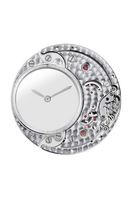 <strong>クレ ドゥ カルティエ ミステリアスアワー</strong><br />ケース｜950/1000パラジウム<br />直径｜41mm<br />厚さ｜11.25mm<br />ムーブメント｜手巻き（Cal.9981 MC）<br />パワーリザーブ｜約48時間<br />防水｜3気圧防水<br />価格｜785万円（税別）<br /><br />© Cartier 2014