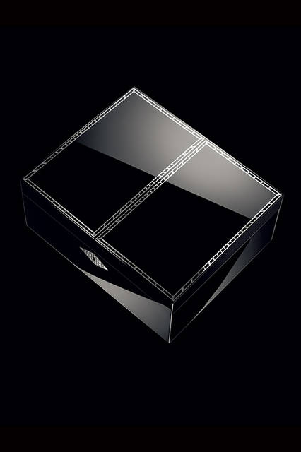 世界で5セットだけのスペシャルボックス<br /><br />Laziz Hamani © Cartier