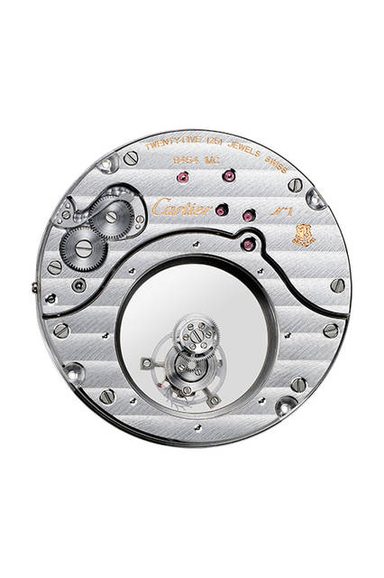 <strong>ロトンド ドゥ カルティエ ミステリアス ダブル トゥールビヨン</strong><br />ケース｜プラチナ<br />直径｜45mm<br />ムーブメント｜手巻き（Cal.9454 MC）<br />パワーリザーブ｜約52時間<br />防水｜3気圧<br />機能｜ミステリアス ダブル トゥールビヨン<br /><br />© Cartier