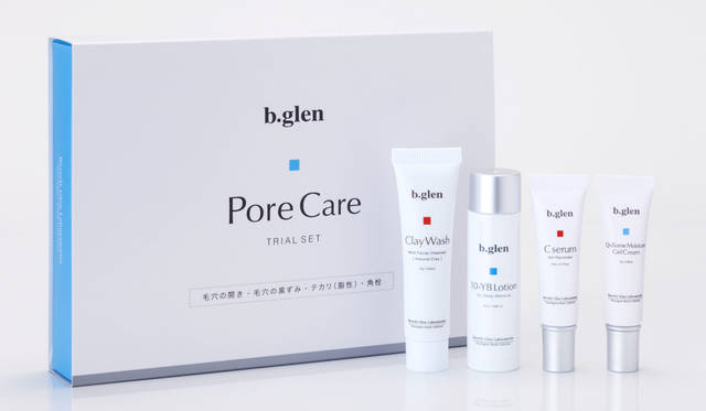 <strong>毛穴ケア トライアルセット　1944円</strong><br />開き、詰まり、黒ずみ、テカリなど、毛穴の悩みからフリーになる。クレイウォッシュ (15g) / 10-YBローション (20mL) / Cセラム (5mL) / QuSomeモイスチャーゲルクリーム (7g)