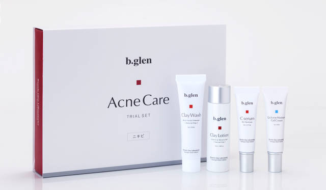 <strong>ニキビケア トライアルセット　1944円</strong><br />繰り返される大人のニキビ、連鎖を断ち切って健やかな肌へ。クレイウォッシュ (15g) / クレイローション (20mL) / Ｃセラム (5mL) / QuSomeモイスチャーゲルクリーム (7g)