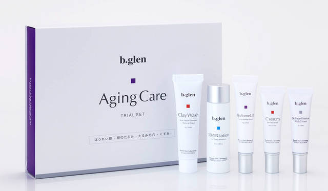 <strong>たるみ・ほうれい線ケア トライアルセット　1944円</strong><br />シャープな輪郭に導かれ、たるみの気にならない肌へ。クレイウォッシュ (15g) / 10-YBローション (20mL) / QuSomeリフト(10g) / Cセラム (5mL) / QuSomeモイスチャーリッチクリーム (7g)