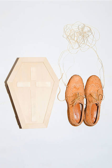 <strong>H? Katsukawa from Tokyo｜エイチ カツカワ フロム トウキョウ</strong><br />「JAPAN靴博2015」に出展されるオリジナル素材のニベ革「土に還る靴」　モデル名「return to the soil」