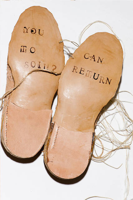 <strong>H? Katsukawa from Tokyo｜エイチ カツカワ フロム トウキョウ</strong><br />「JAPAN靴博2015」に出展されるオリジナル素材のニベ革「土に還る靴」